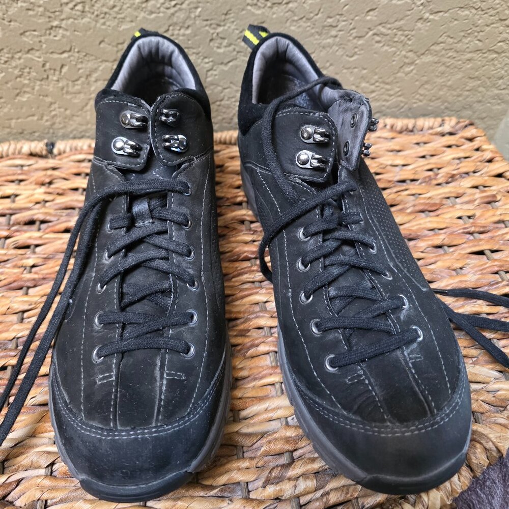 Clarks-NWOT-All Leather-walking or hiking shoes